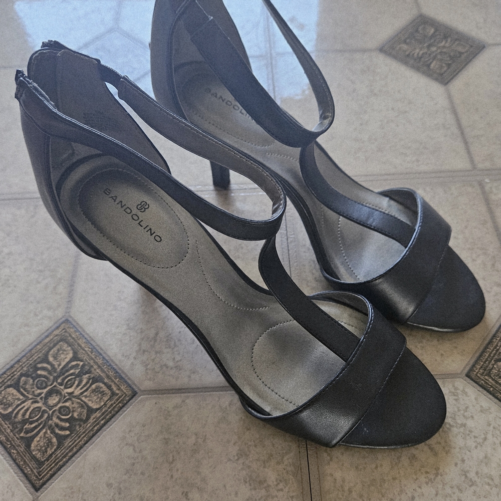 Bandolino Elegant Black Strappy Heels